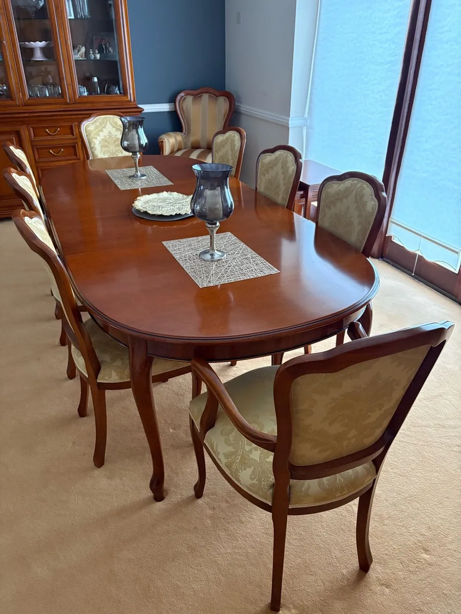 Luxurious Italian Selva Dining Table and chairs - Image 1