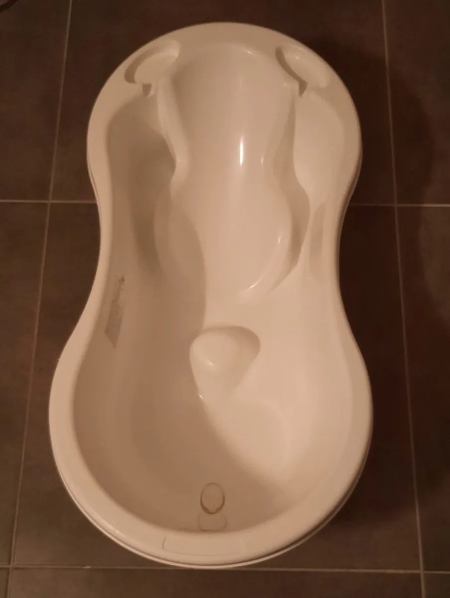 Strata - Deluxe Baby Bath Tub [FREE] - Image 1