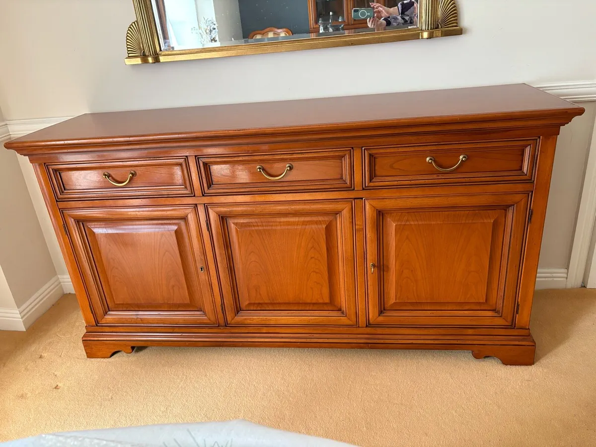 Luxurious Italian Selva Sideboard - Image 2