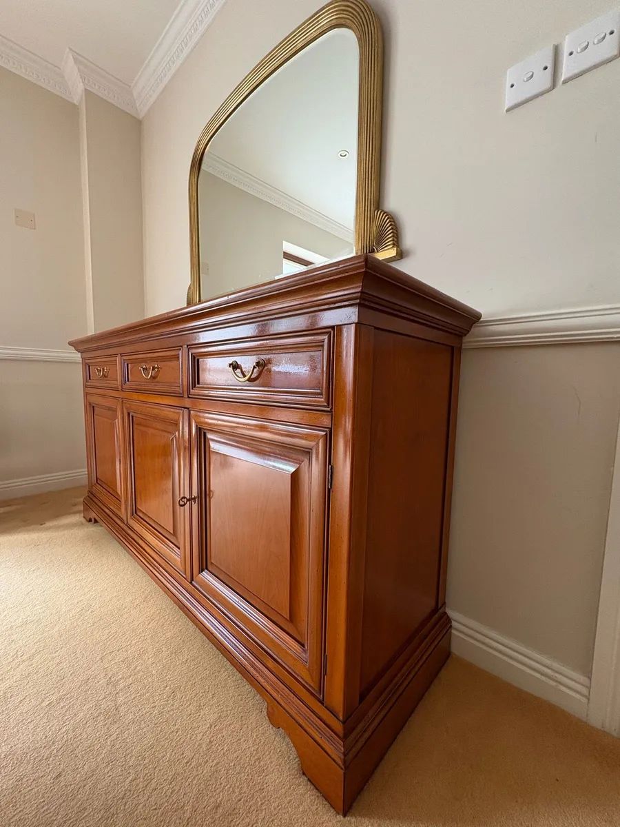 Luxurious Italian Selva Sideboard - Image 3