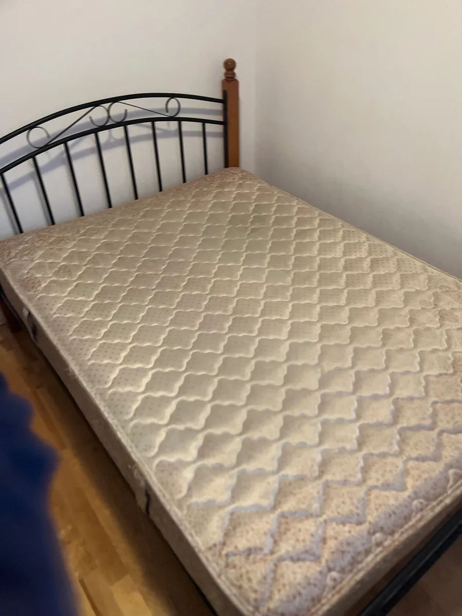 Double bed - Image 1