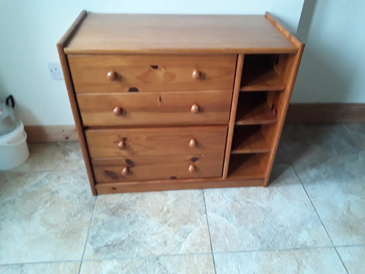 Very heavy solid pine unit plenty of storage - Image 4