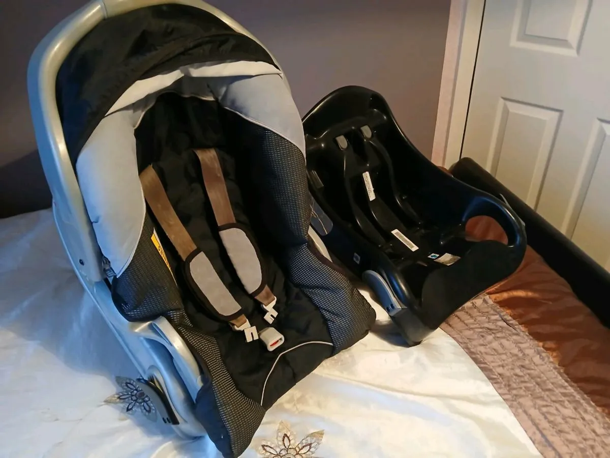 Child Car Seat - Image 1