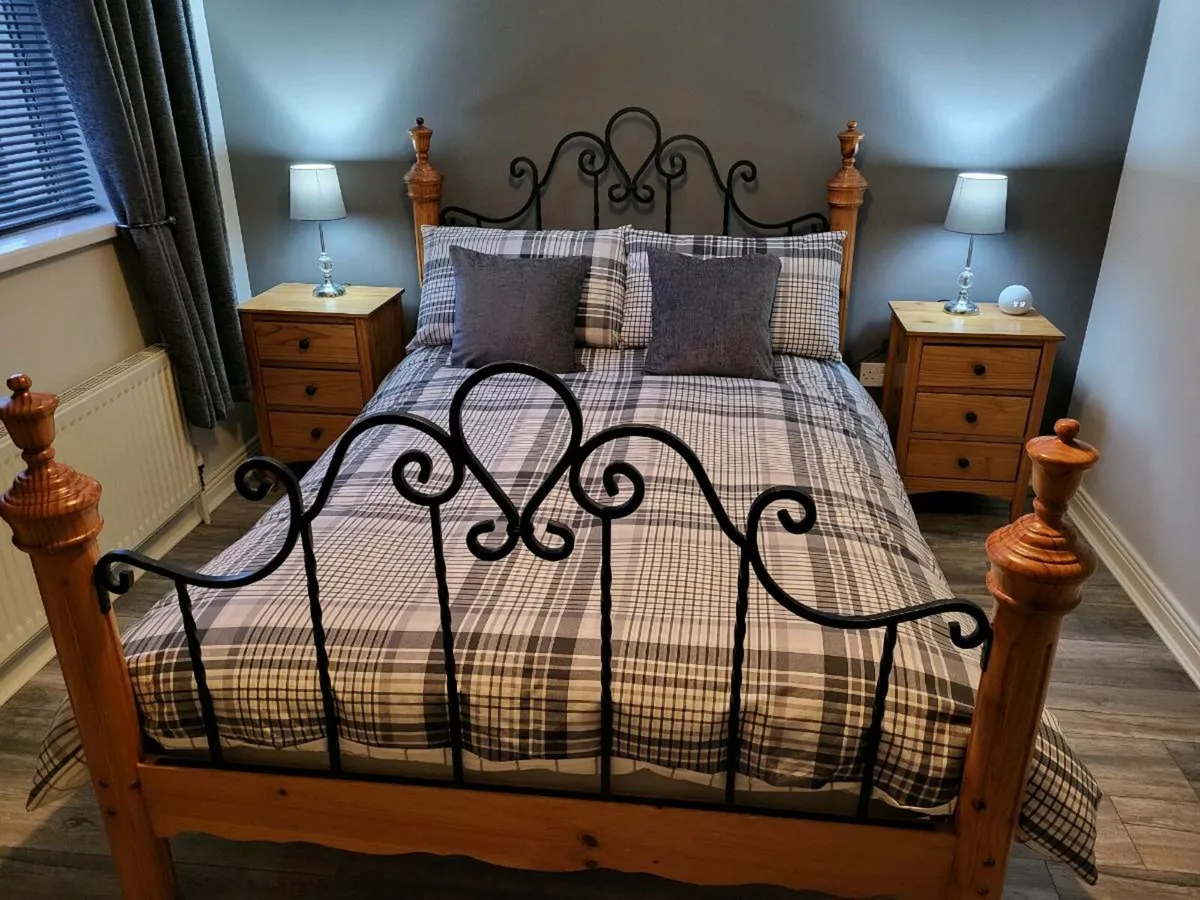 Double bed & lockers - Image 1