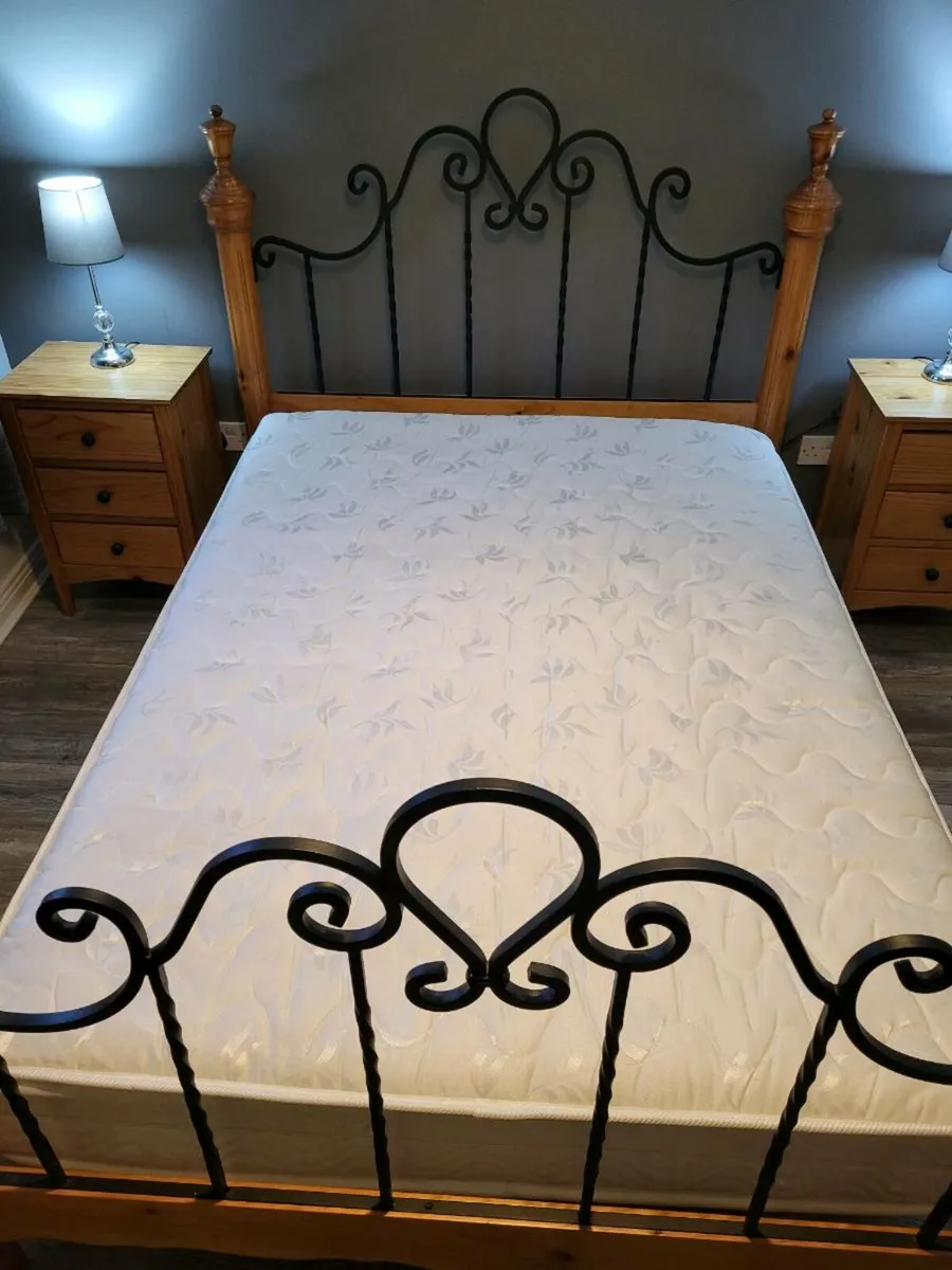 Double bed & lockers - Image 3