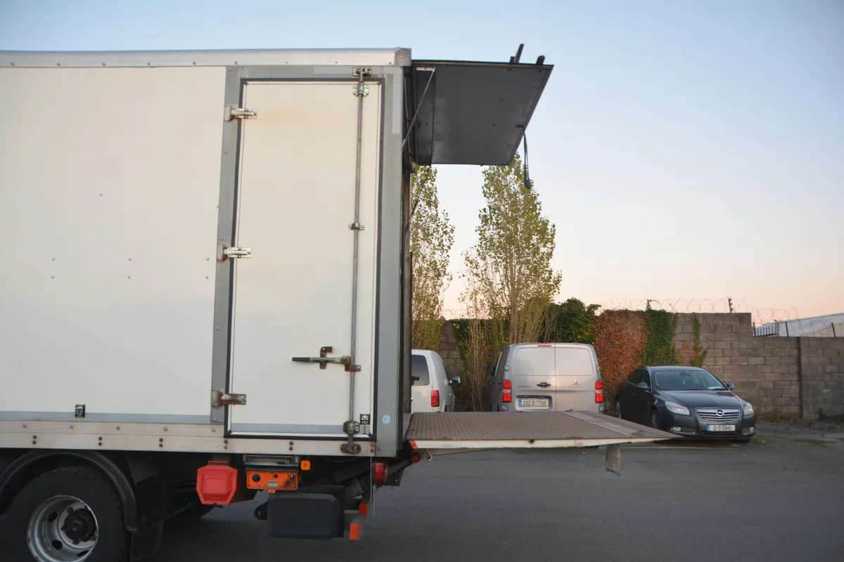 MAN 10T GVW 20' Box & Lift Low KM # 0872557867 - Image 4