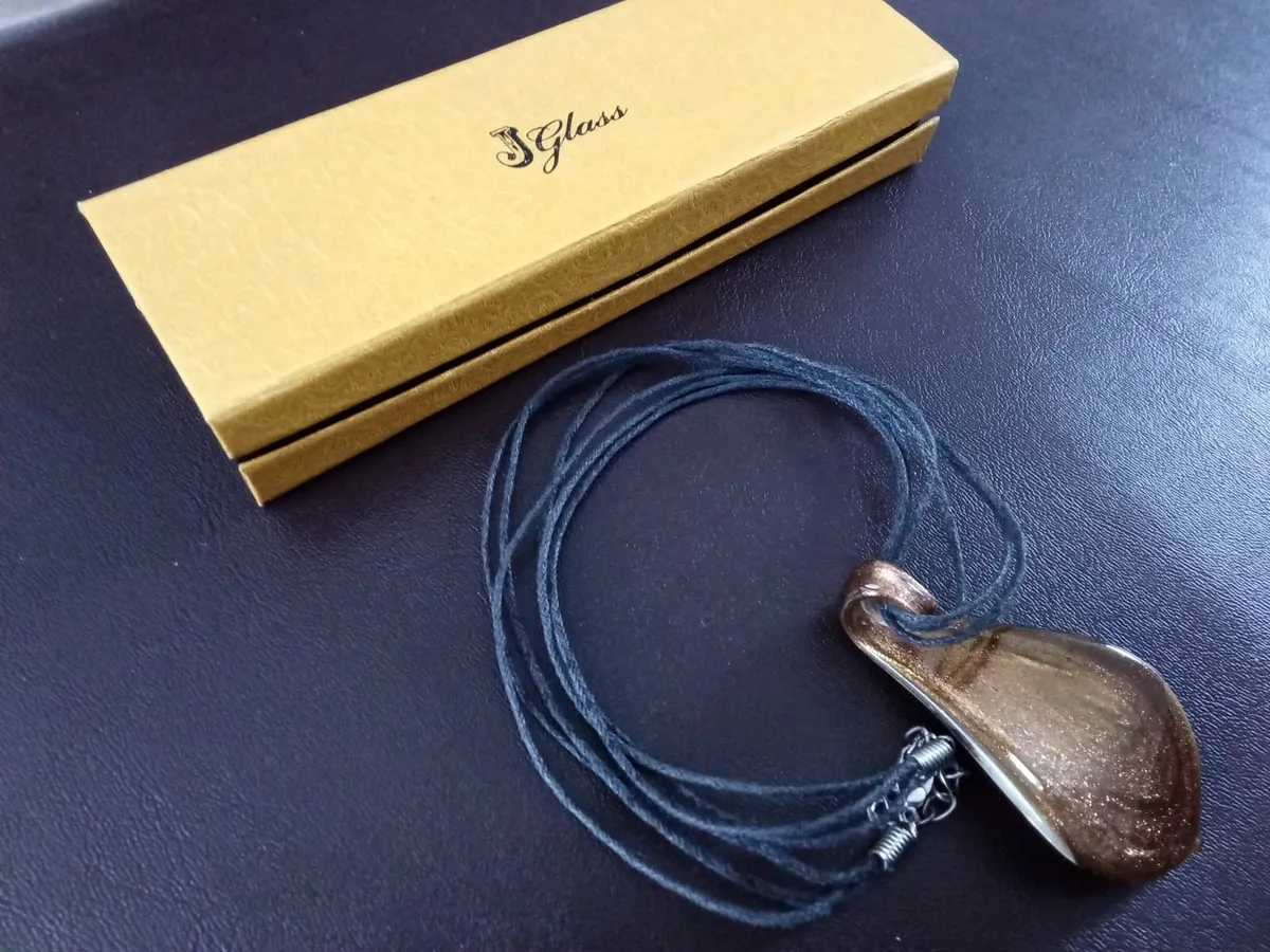 J Glass Brand Glass Pendant Necklace and Gift Box. - Image 3