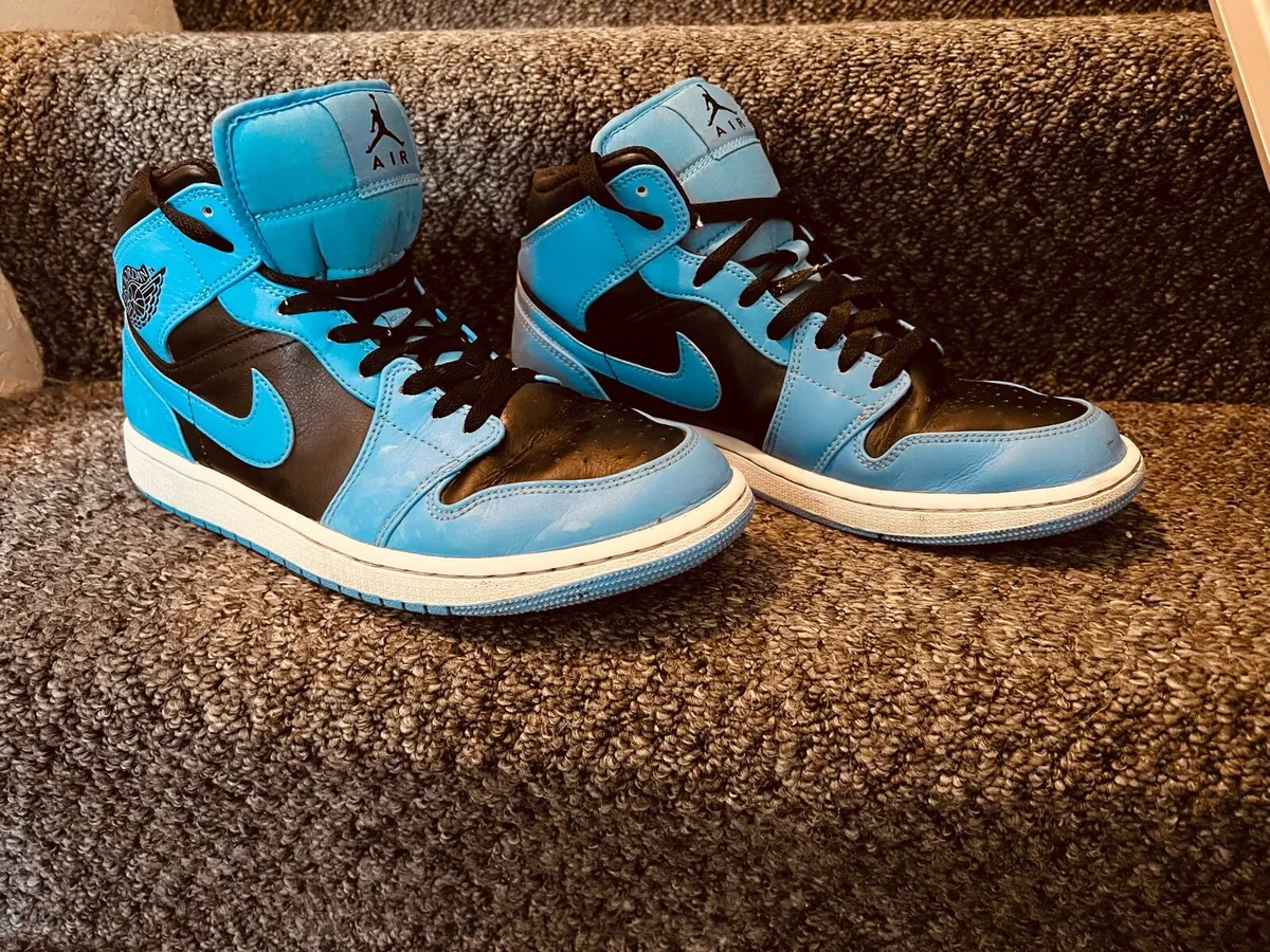 Air Jordan 1 Mid 'University Blue Black' - Image 1