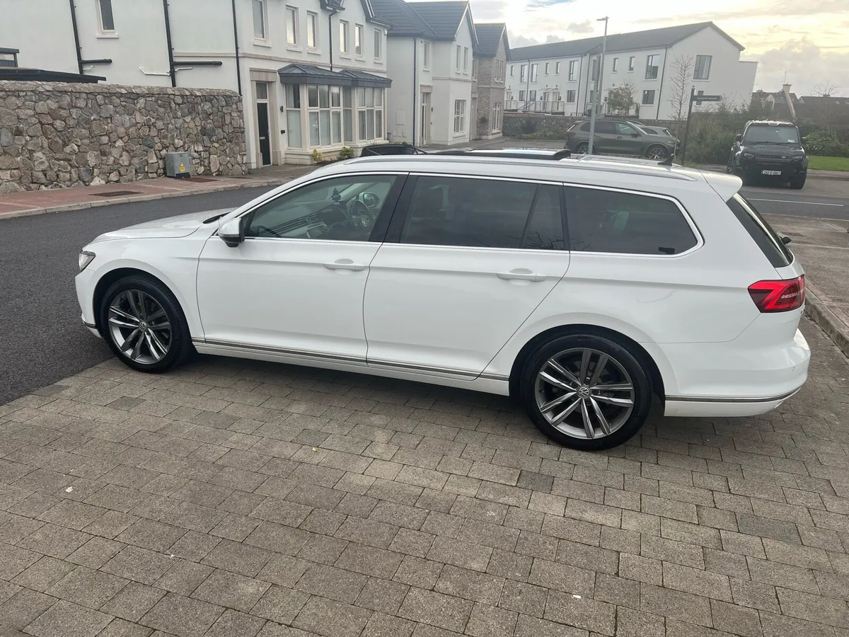 VOLKSWAGEN PASSAT ESTATE GT SPEC AUTOMATIC - Image 4