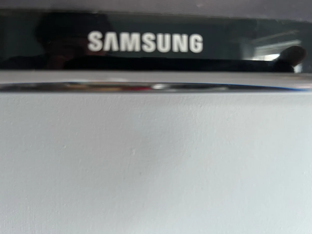 SAMSUNG 32”-LED SMART TELEVISION - Image 3