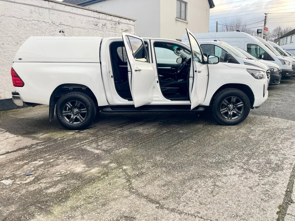 Toyota Hilux Icon 2.4D-4D 150BHP Manual,2022 - Image 3