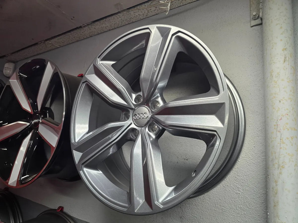 **Special** 19" Audi DS4 Style