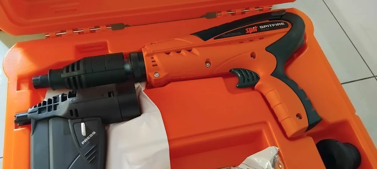 Spit P370 Steel Nail Gun - Image 1