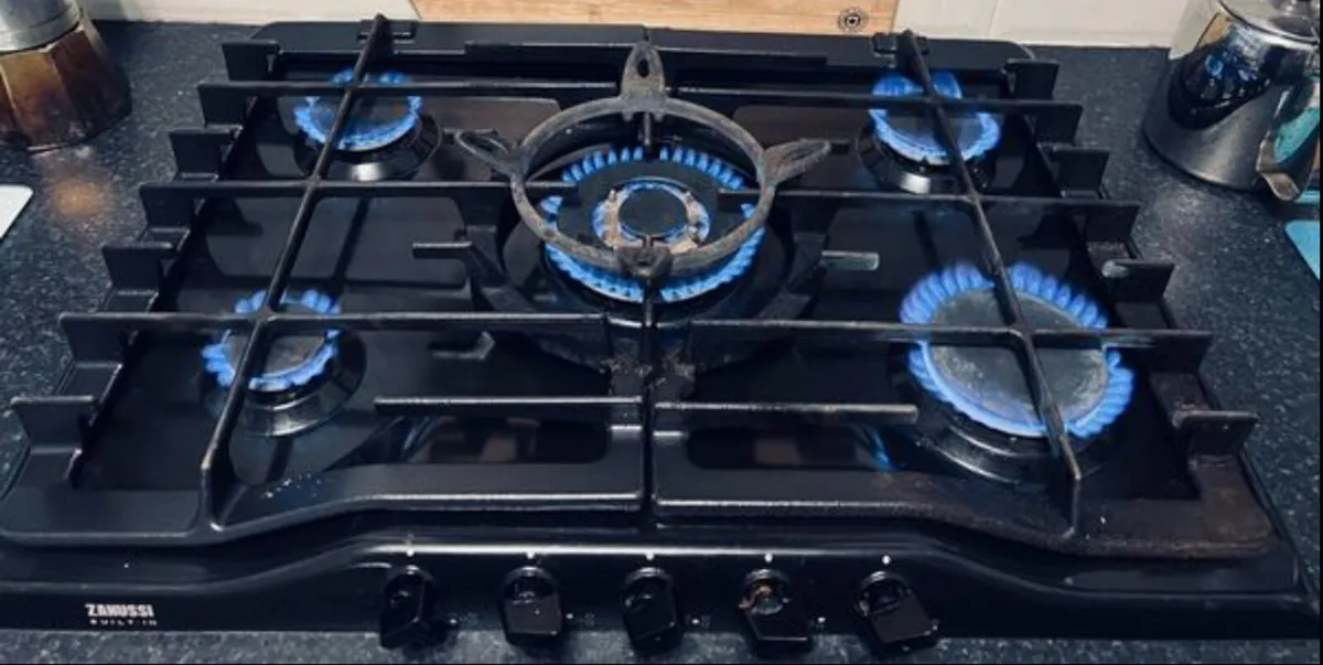 ZANUSSI 5 RING GAS HOB - Image 1