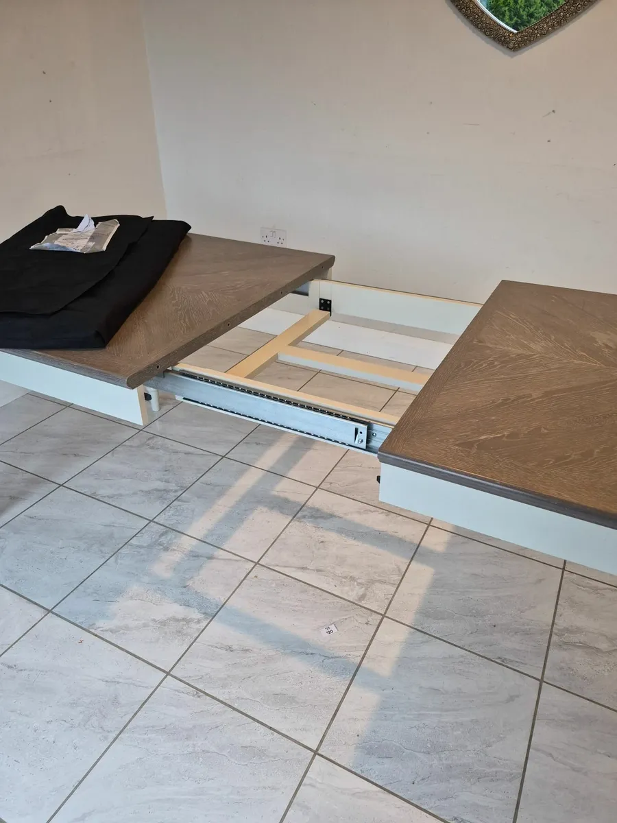 Kitchen Table and 6 Chairs - Image 4