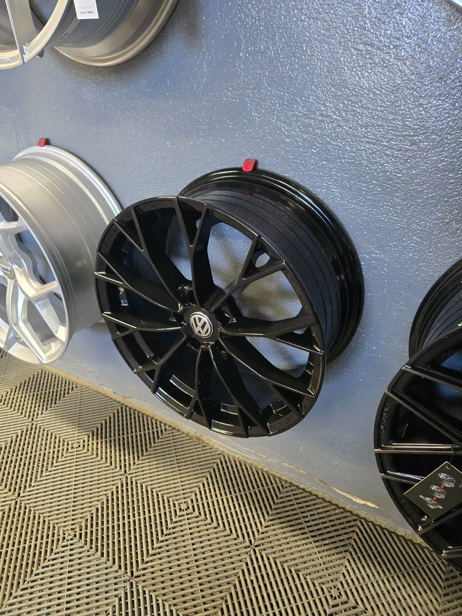 18" Volkswagen Golf R Style