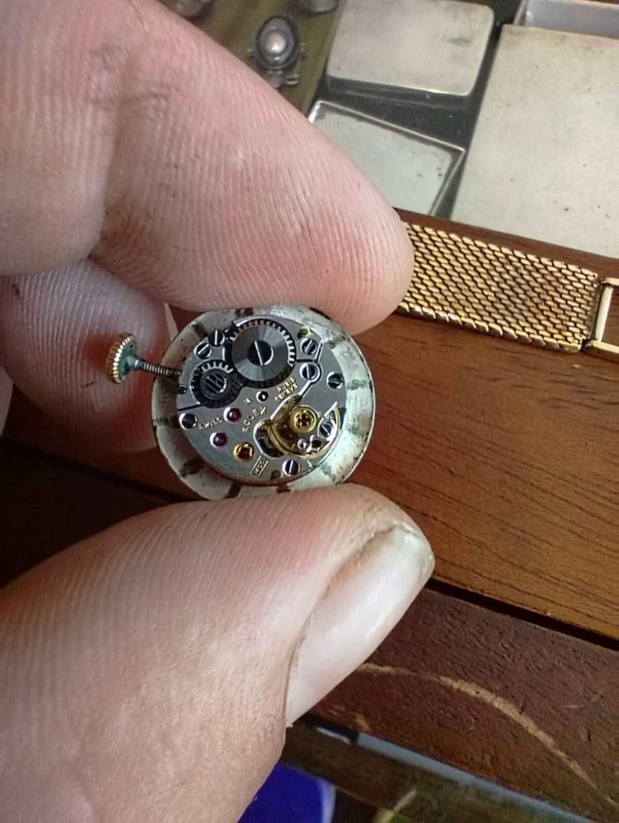 Woman’s Rolex 1968 Gold 35081 - Image 3