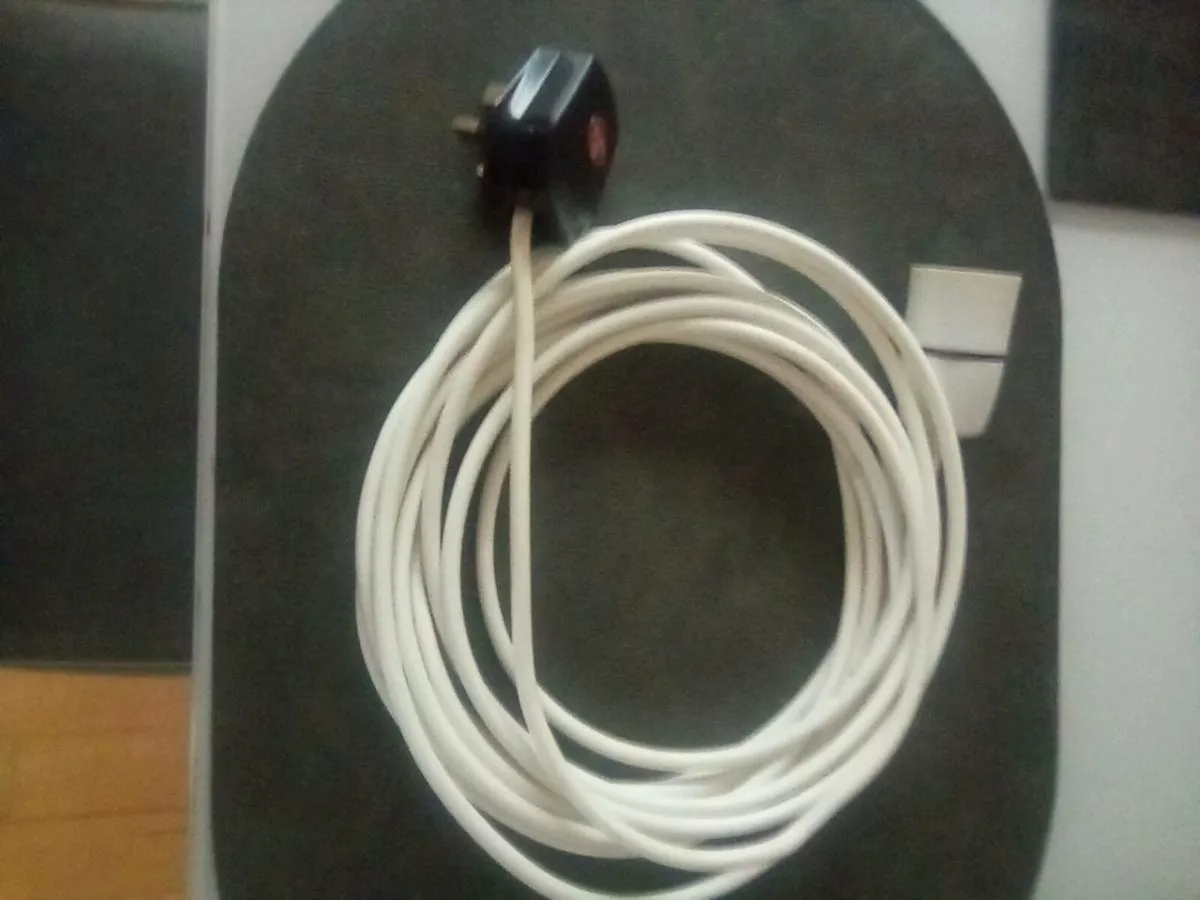 5. METRE. LEAD. LIGHT.  AND.  LIGHT. SWITCH - Image 3