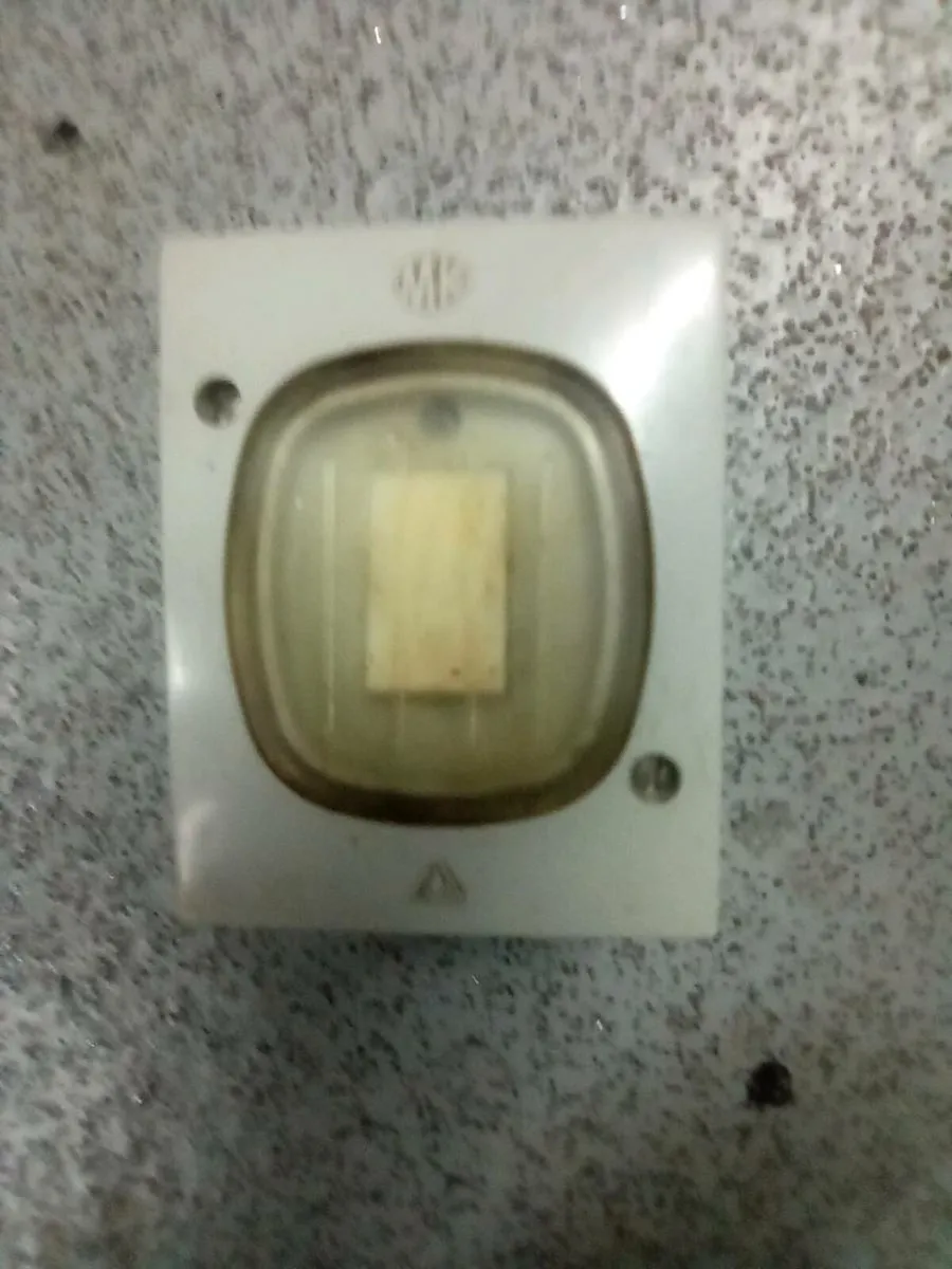 5. METRE. LEAD. LIGHT.  AND.  LIGHT. SWITCH - Image 4