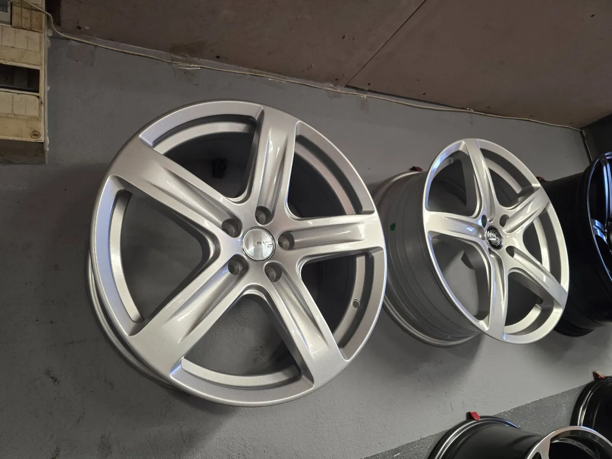 **Special** 18" Aurora AR418 Alloys