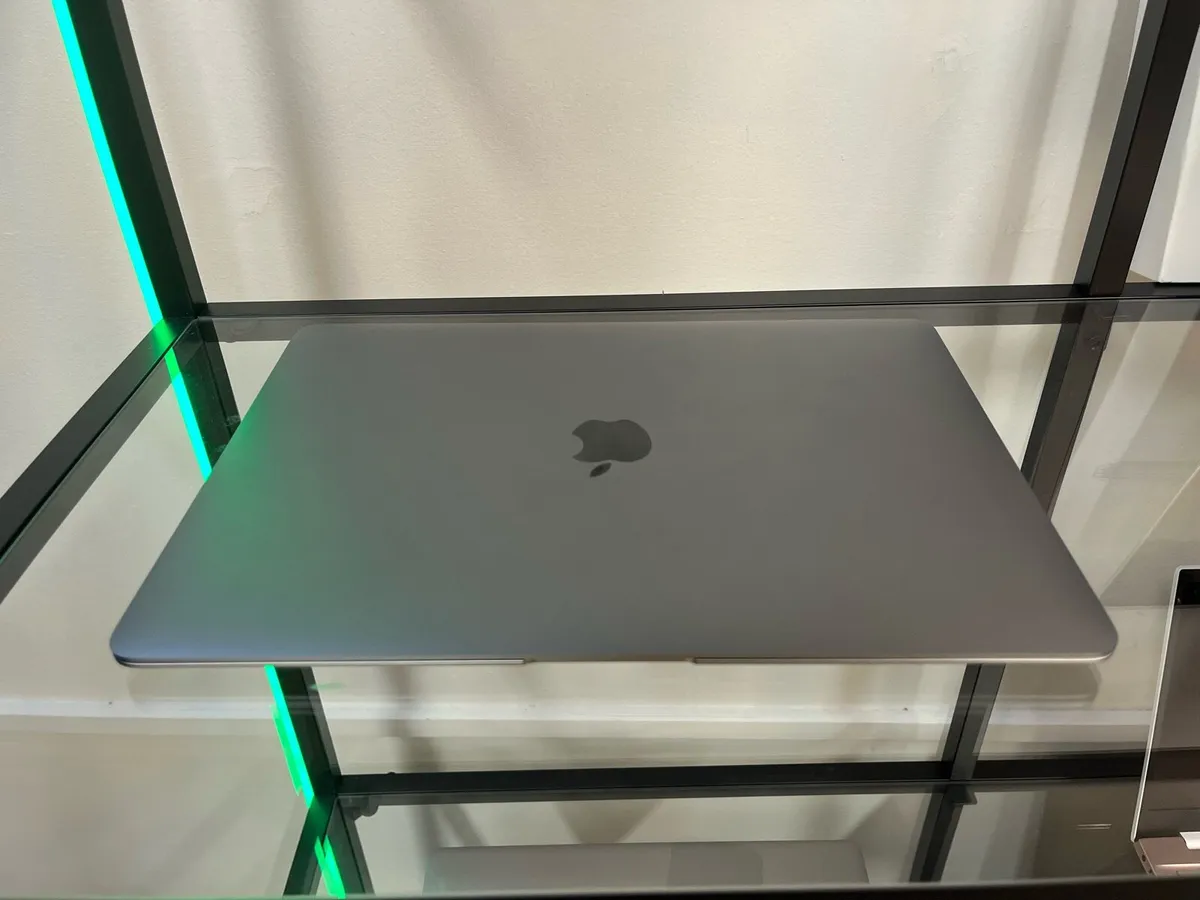 Macbook Air M1 - Image 3