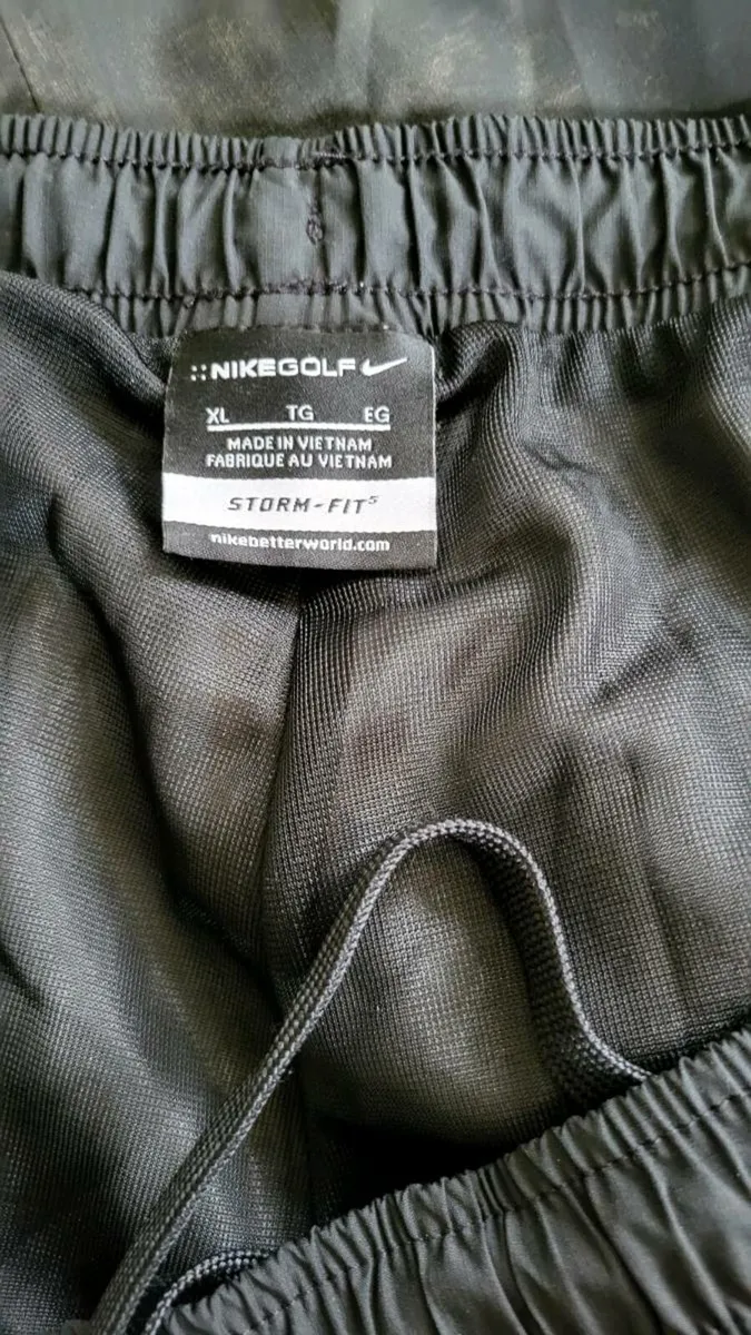 Mens Nike XL waterproof golf trousers - Image 1