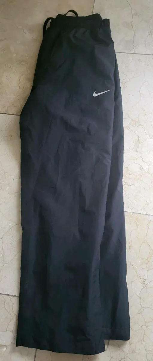 Mens Nike XL waterproof golf trousers - Image 2