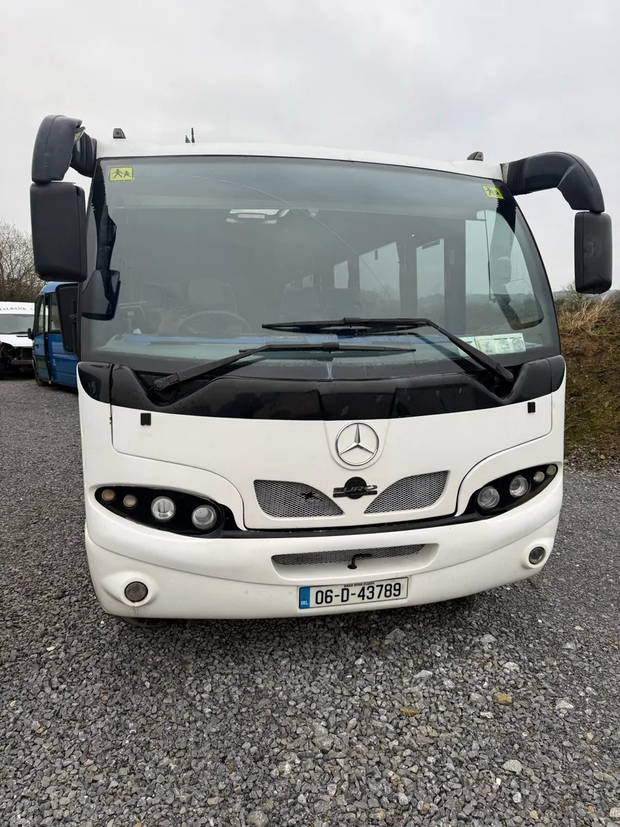 Buses & coaches - Image 1