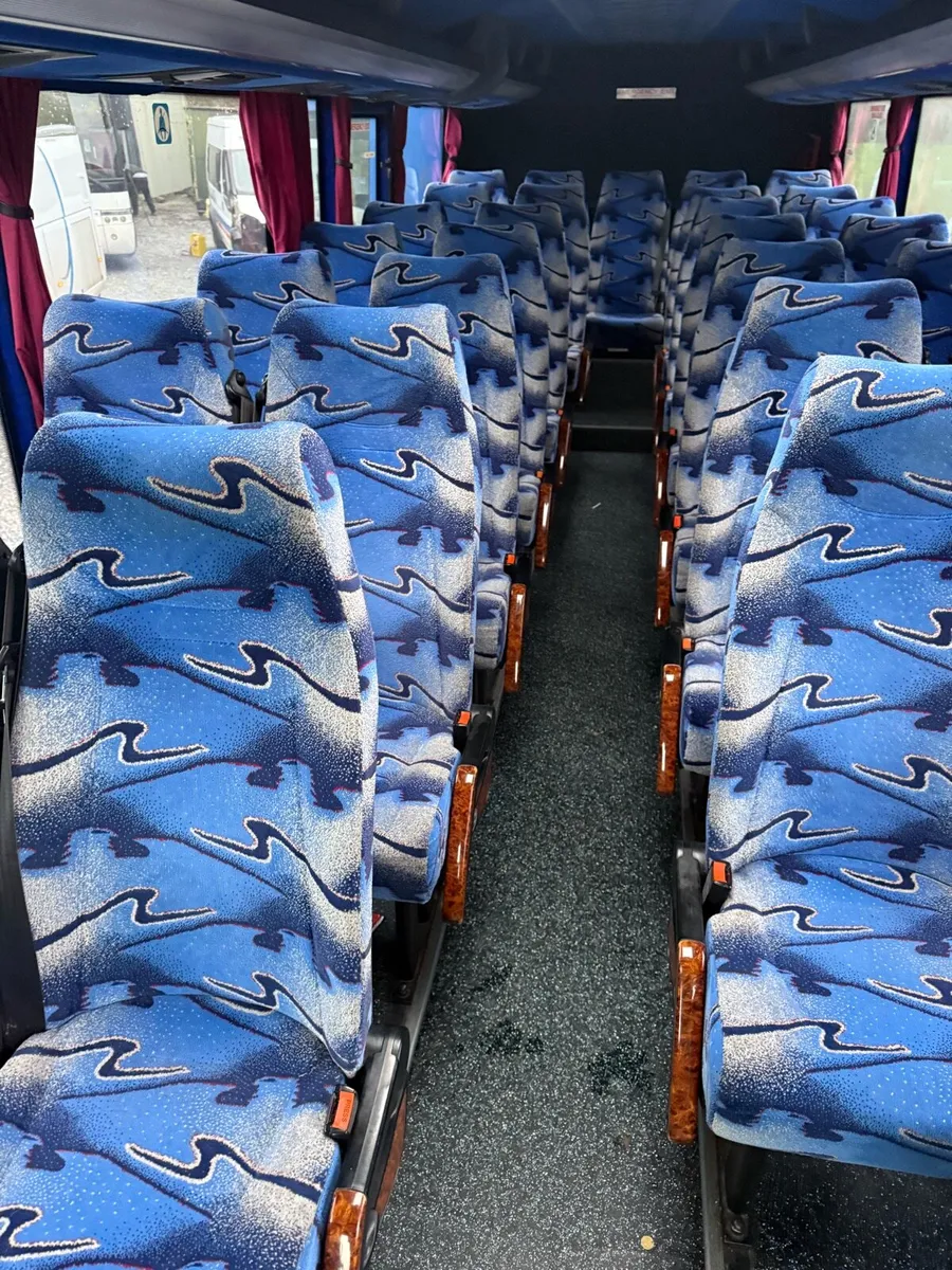 Buses & coaches - Image 2