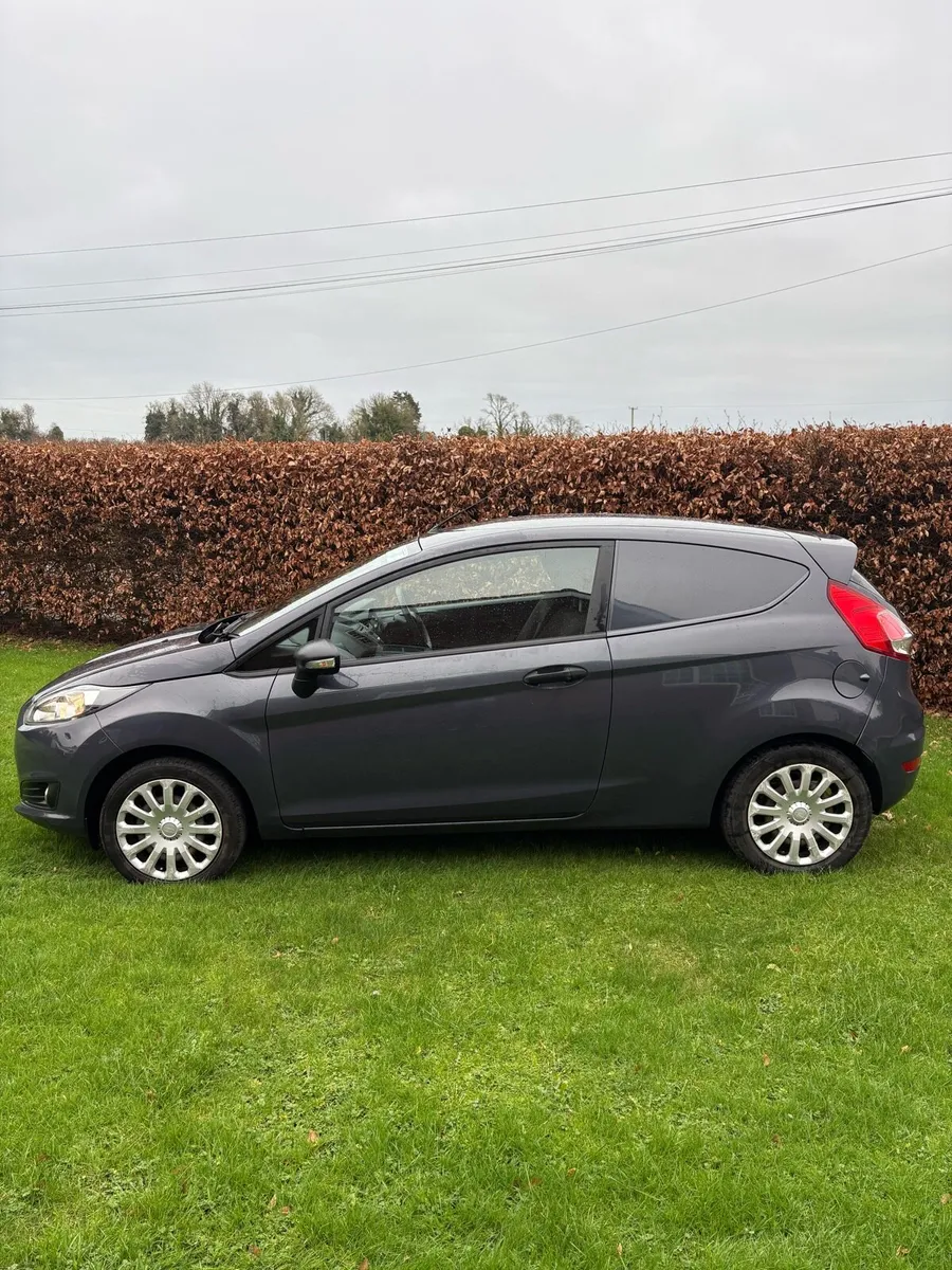 2014 Ford Fiesta van - Image 4