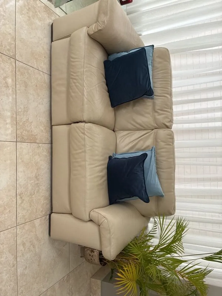 2&3 seater couch - Image 1
