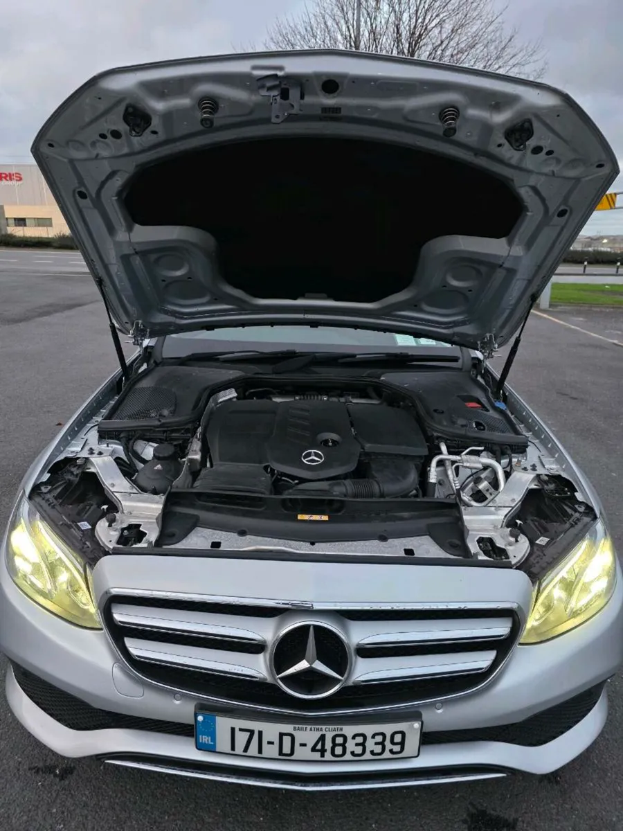 171 Mercedes E-Class - Image 3