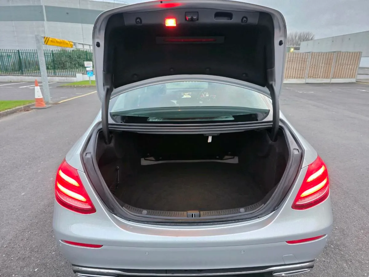 171 Mercedes E-Class - Image 4