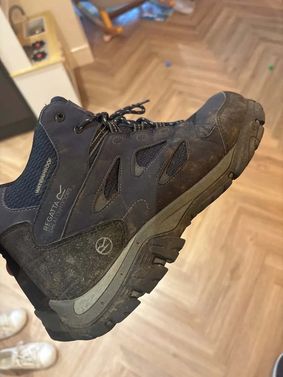 Hiking boots - Image 1