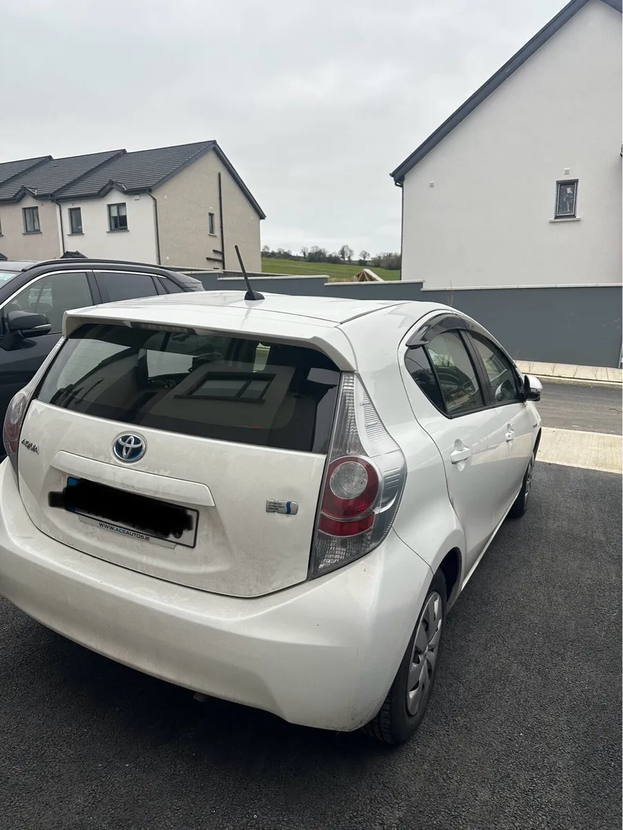 Toyota Aqua 2014 - Image 2