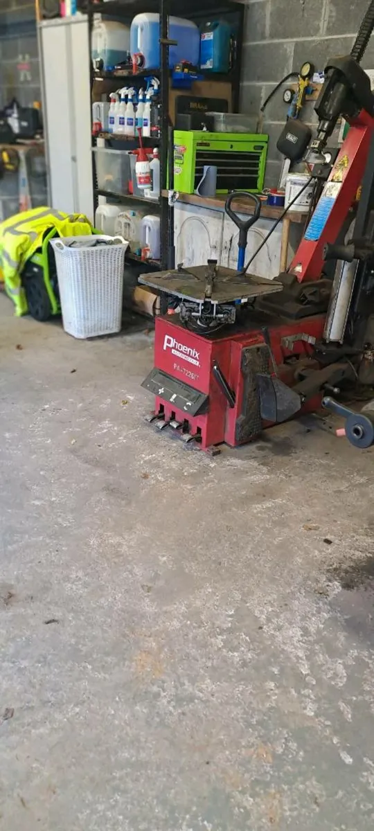 Tyre machine and balancer - Image 2