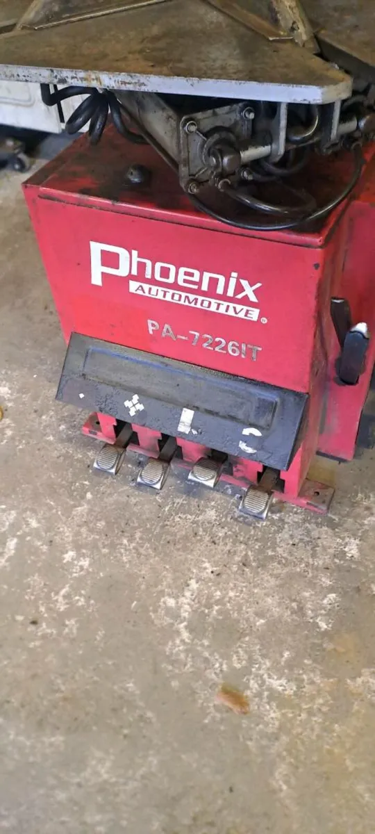 Tyre machine and balancer - Image 4