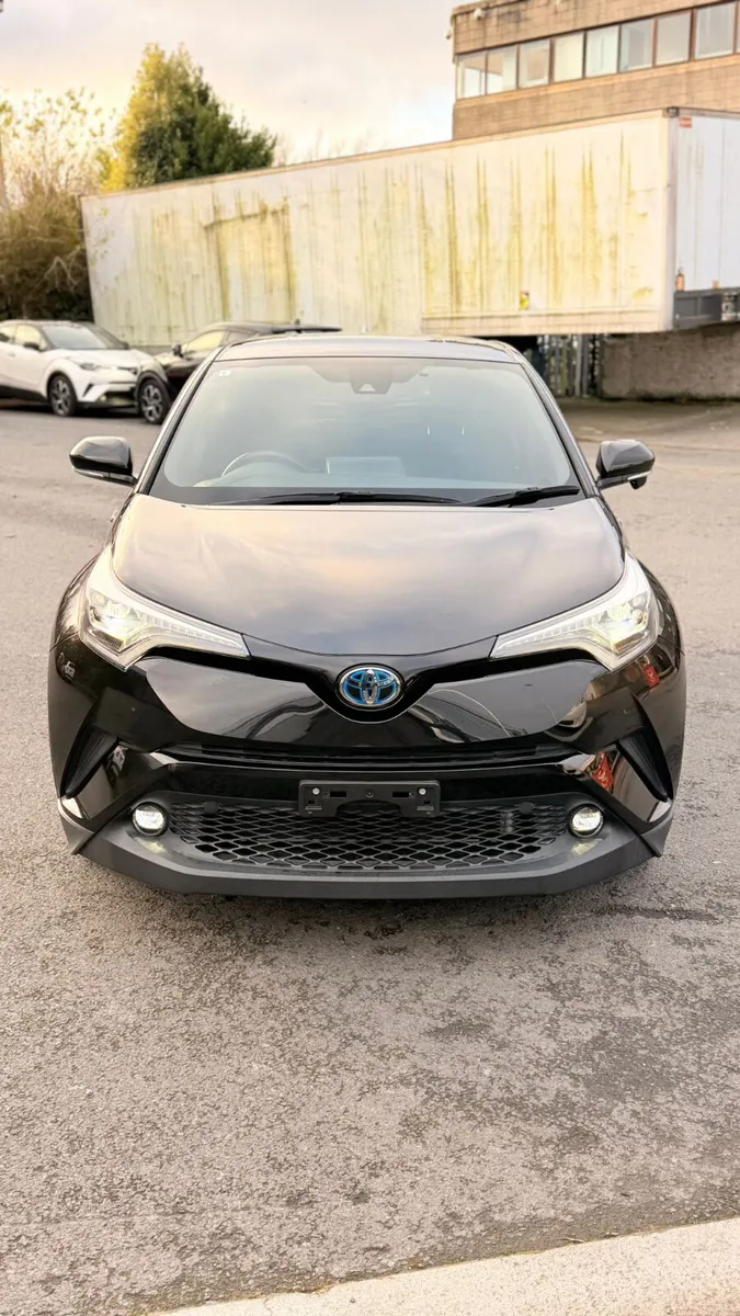 Toyota C-HR 2018 Hybrid - Image 1