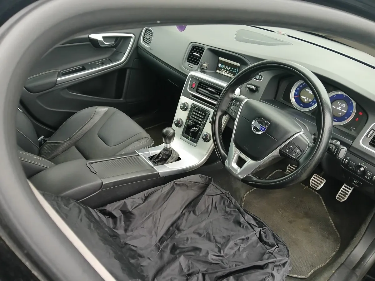 Volvo S60 2011 - Image 2