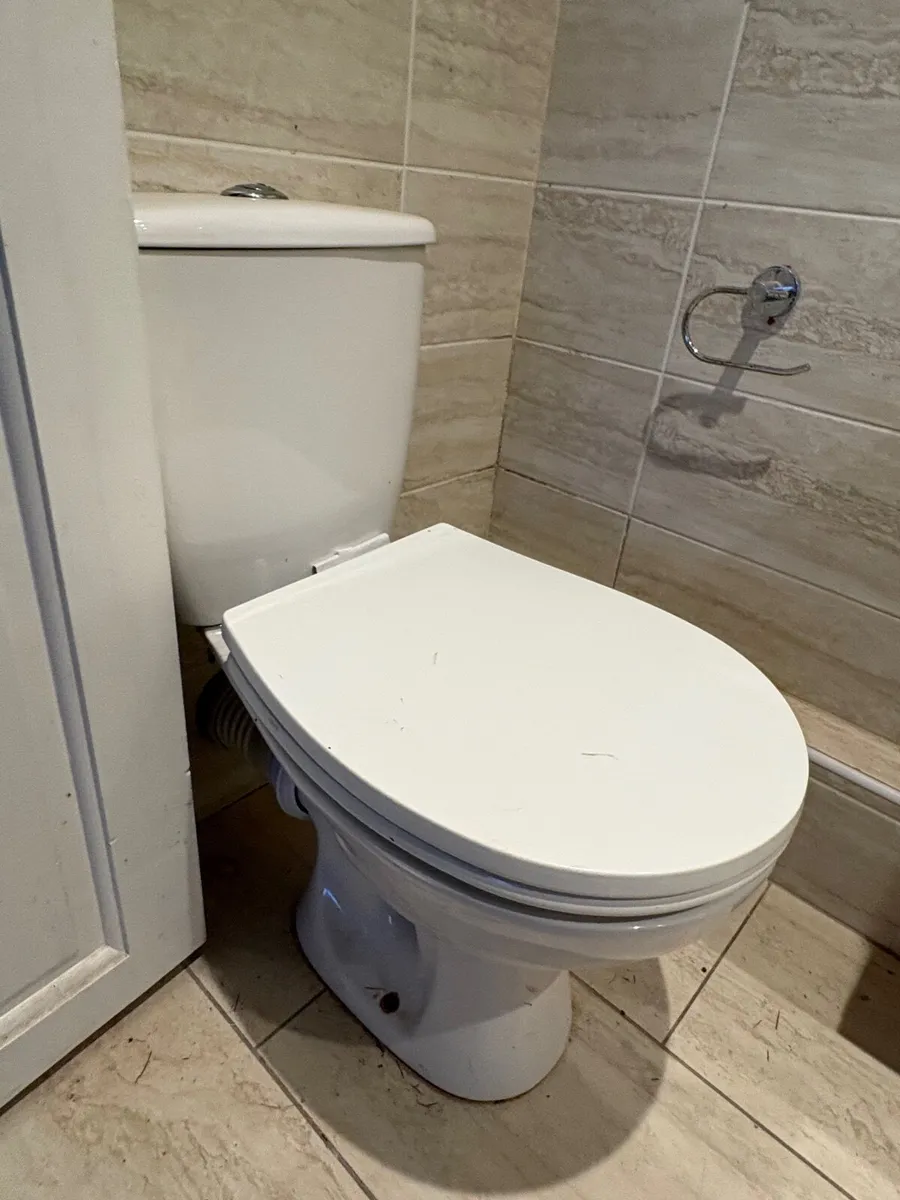 Clear out of kitchen and bathroom appliances - Image 4