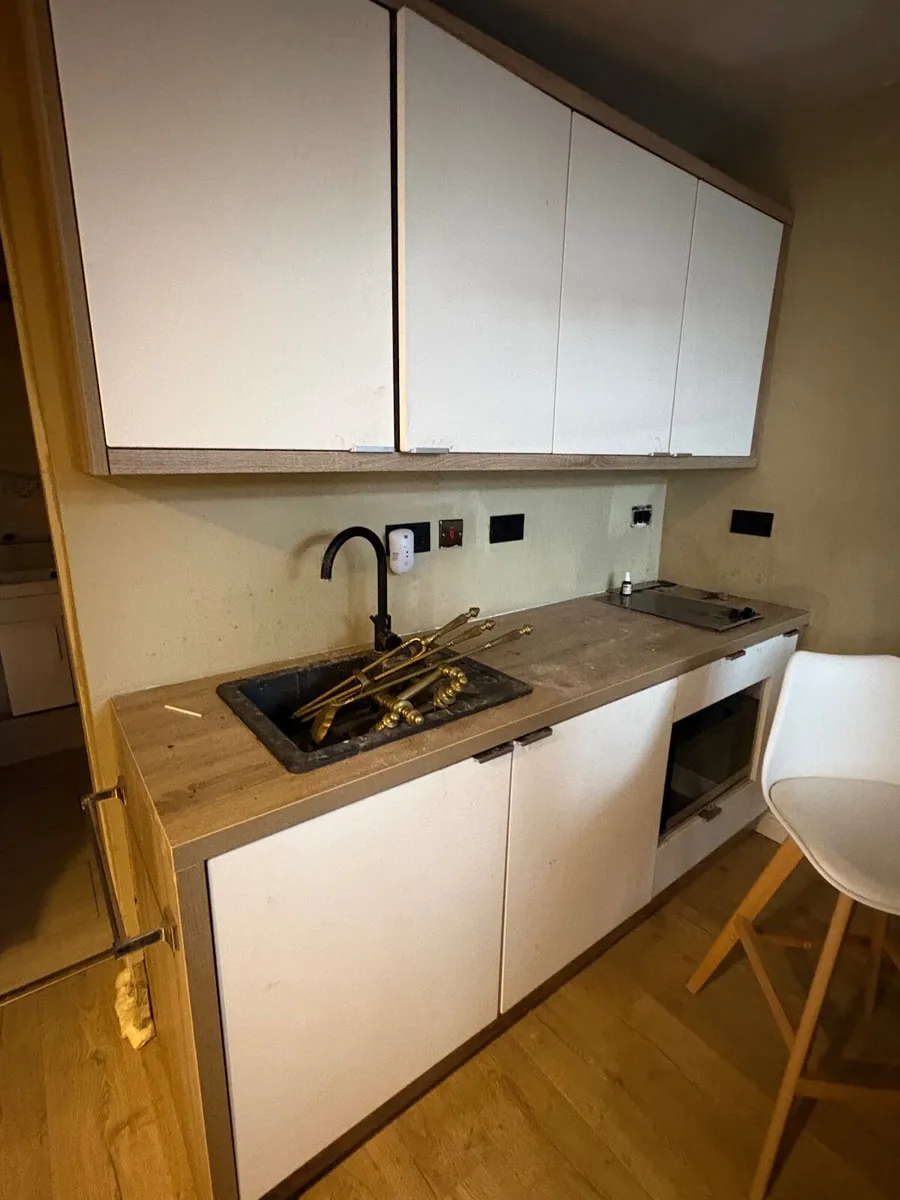 Clear out of kitchen and bathroom appliances - Image 1