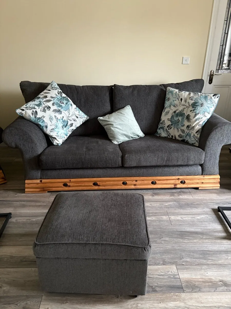 3 seater couch & 2 single seats - Image 2