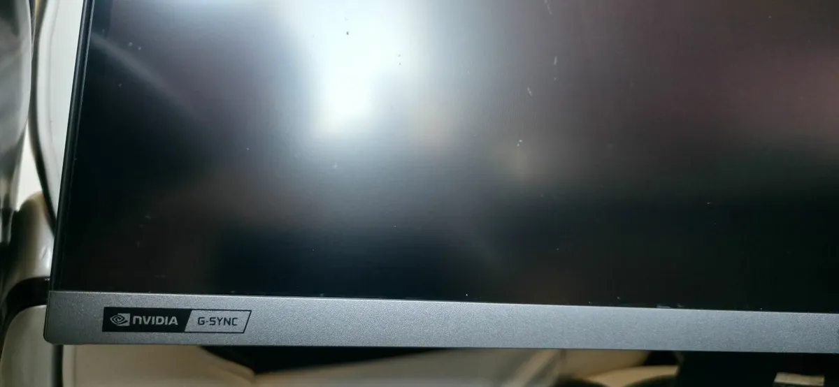 SAMSUNG Gaming Monitor 27" with 240Hz - Image 4