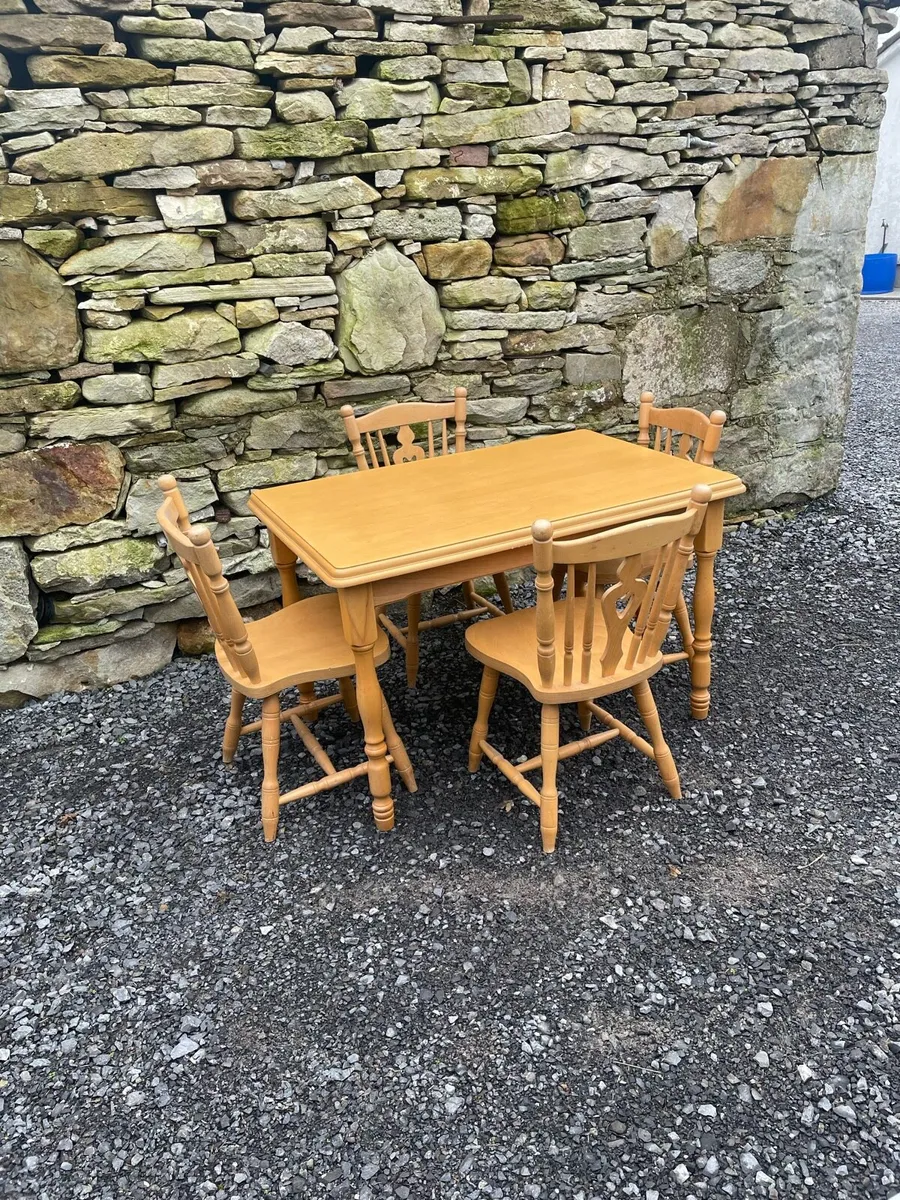 Table and 4 chairs - Image 2