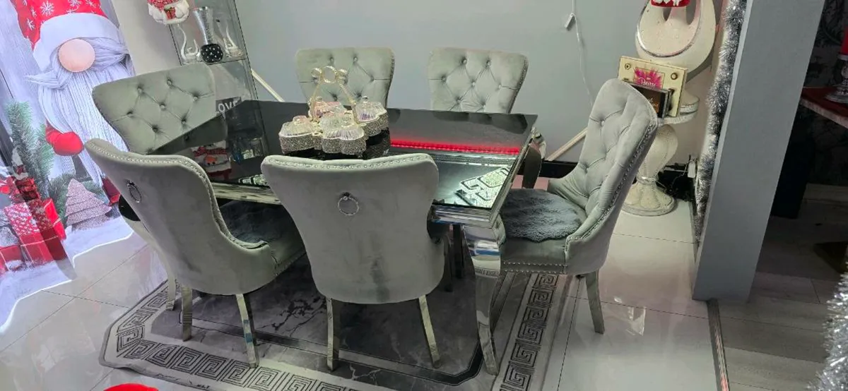Table and 6 chairs - Image 2