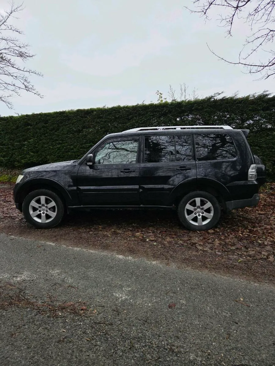 Mitsubishi pajero shogun  5 seater crewcab - Image 4