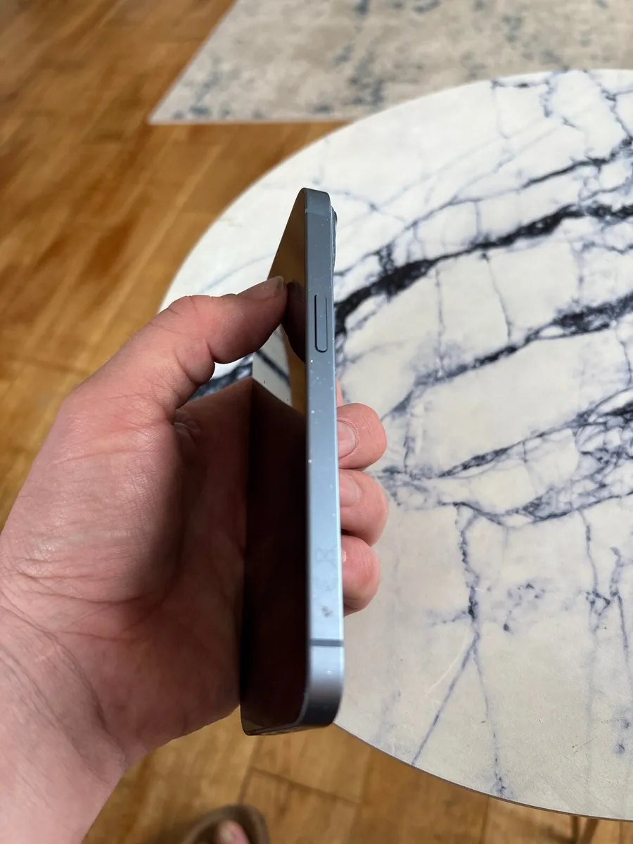 iPhone 14 - Image 2
