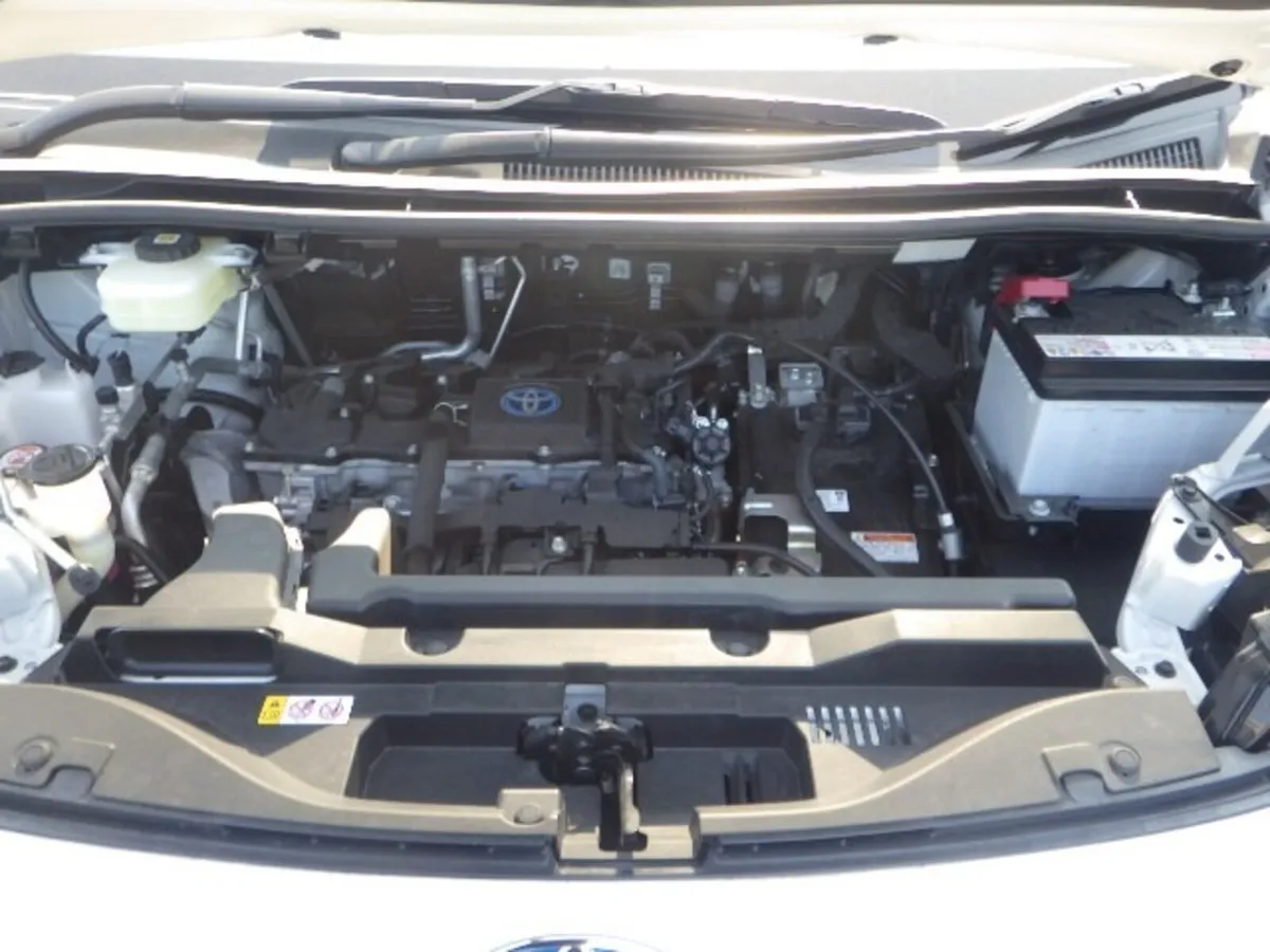 Toyota Voxy 2023 - Image 4