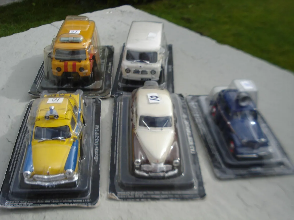 RUSSIAN DIECAST METAL MODEL CARS/ VANS 1/43 SCALE. - Image 3