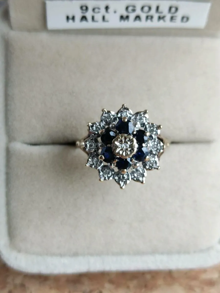 Vintage Sapphire and Diamond 9 CT Gold ring. - Image 3